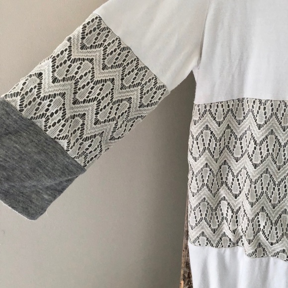 🤩 Detailed White Boutique Top - Picture 3 of 6